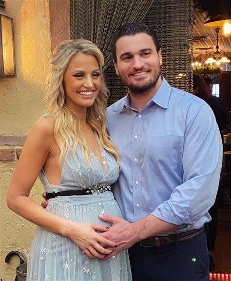 carley fox news baby|Carley Shimkus BEAMS in dreamy baby shower pics。